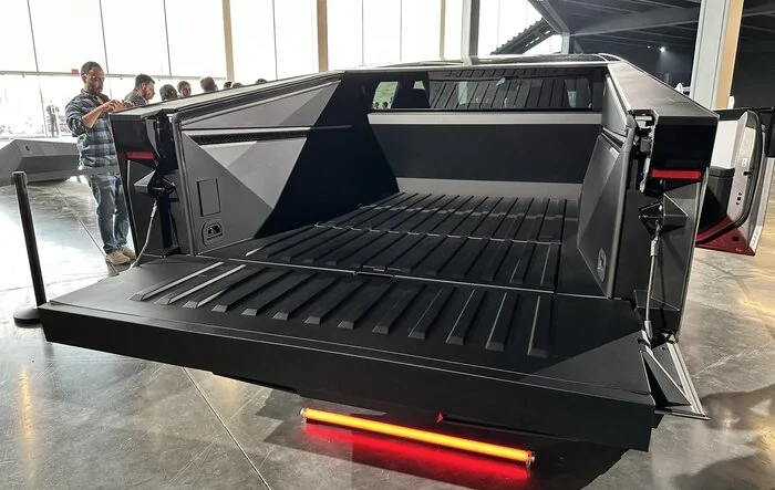 Confirmed Cybertruck specs: 5% smaller, 6x4 bed size, 5 seats, frunk, no pass through & more... (info from Tesla employee at Investor Day)