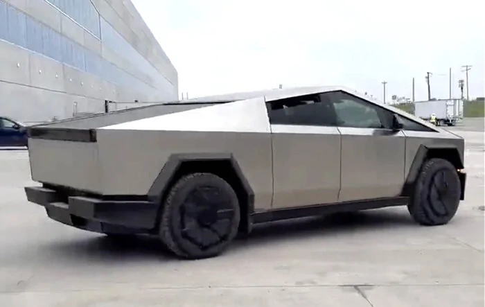 Cybertruck Video: Just driving on through Giga Texas.. look at the headroom inside.