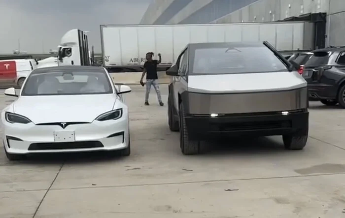 Model S vs. Cybertruck size comparison side-by-side (photo)