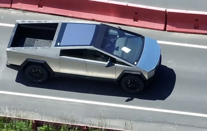 🏁 Video: Cybertruck on Fremont Test Track! Also Featuring Gen 1 Roadster [4/1/23]
