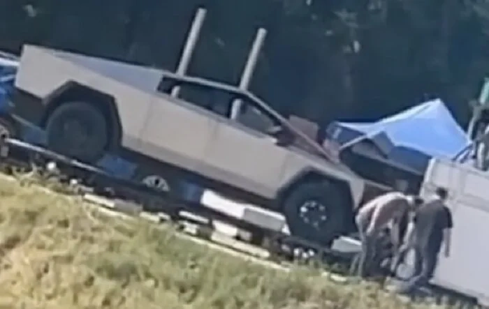 Cybertruck spotted with frunk open, revealing waterfall design!