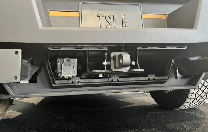 Tow hitch hook on Cybertruck -- closeup look without cover