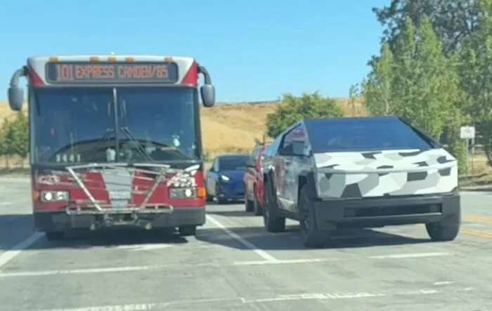 Big Ol’ Cybertruck Next To A City Bus!!