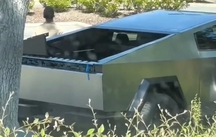 Cybertruck spotted with door & vault open. Tail light bar removed (new video 7/19/23)