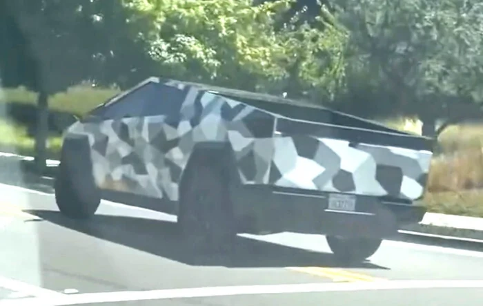 Video: Cybertruck followed on streets for 1:40+  (July 20)