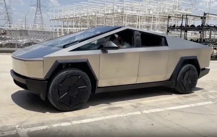Release Candidate Cybertruck 4K Walkaround Video @ Giga Texas