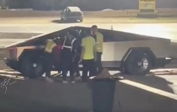 Videos: Cybertruck loaded into trailer at Giga Texas