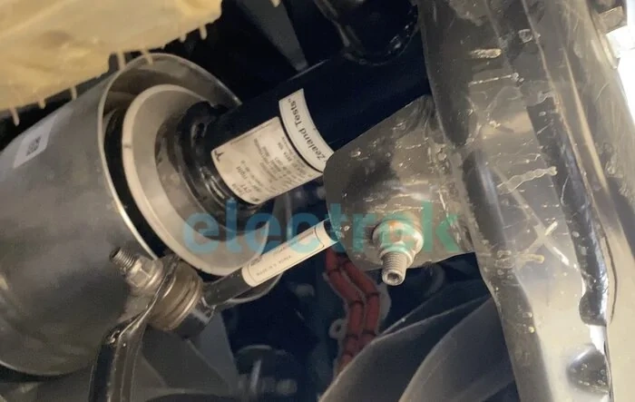 Cybertruck suspension & underbody closeup pics (from broken down prototype spotted roadside)