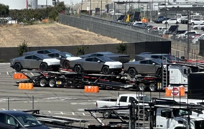 9 Cybertrucks just arrived at Tesla Fremont factory today 8/17