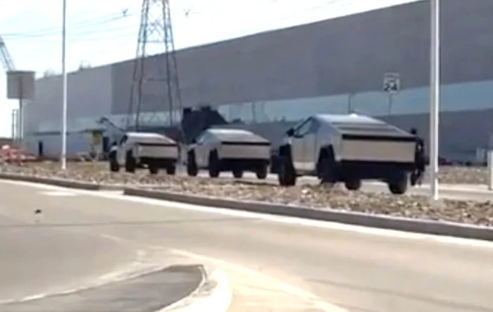 Cybertruck convoy rolling outside Giga Factory [Aug 18, 2023 Video]