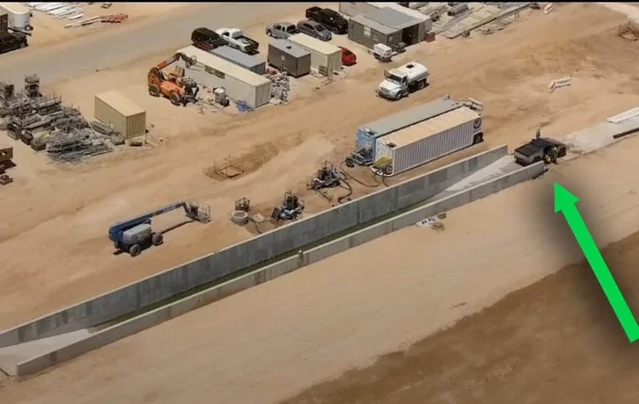 Wade pit! Cybertruck in water fording test at Giga Factory [Aug 18]
