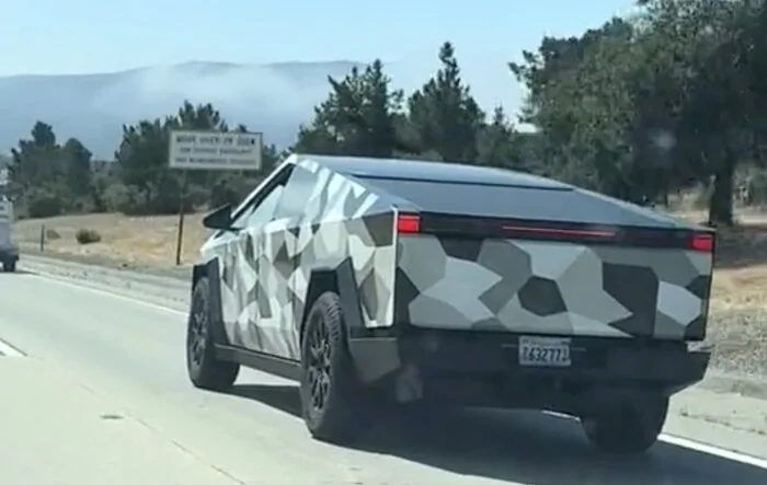 "Best Cybertruck spotting that I have ever seen! 🥰 😍" -- how most of us would act