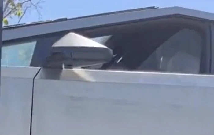 A look at interior of glass roof / cabin ceiling