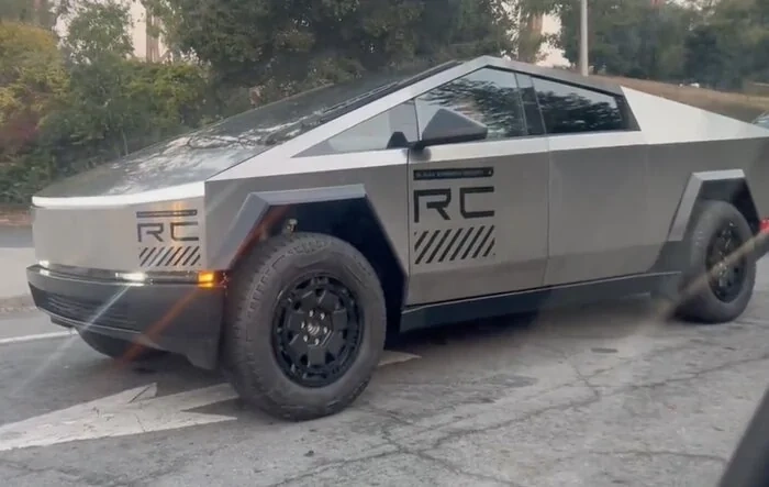 Cybertruck in new RC (Release Candidate) wrap!