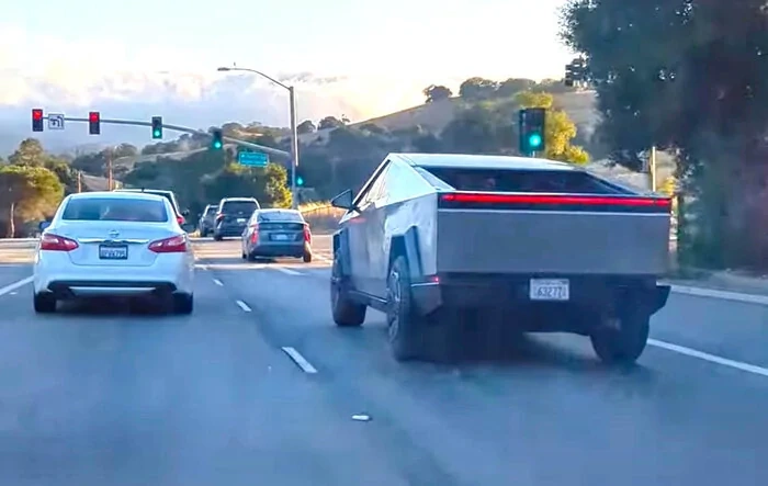 Chased a Cybertruck for in-motion video closeup