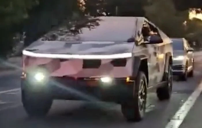 [Video + Pics] Cybertruck suspension at high setting height (loading onto trailer and public streets)