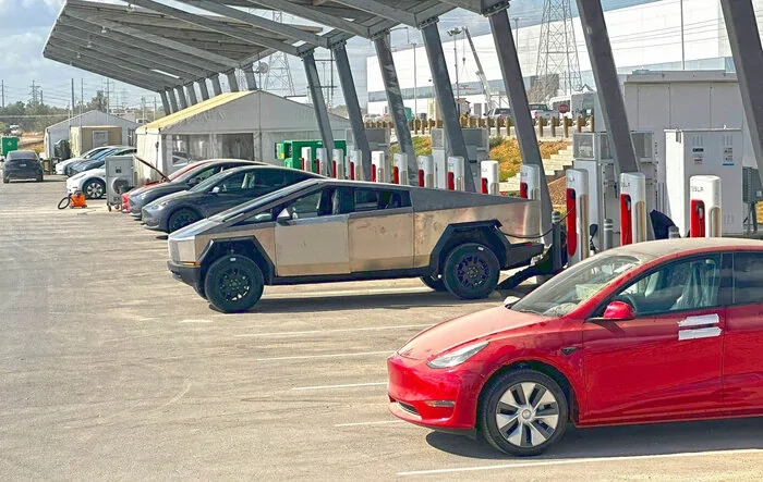 Cybertruck in raised suspension height supercharging at Giga Texas [9/9 pics]
