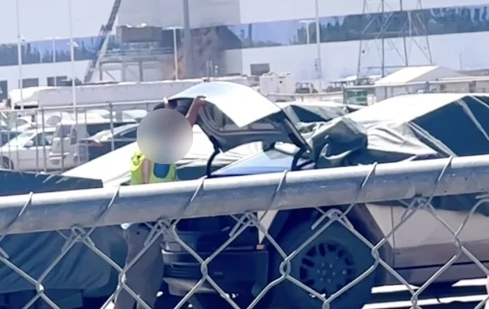 Powered Frunk Confirmed! Video shows frunk's unpowered motor moved against its gearing
