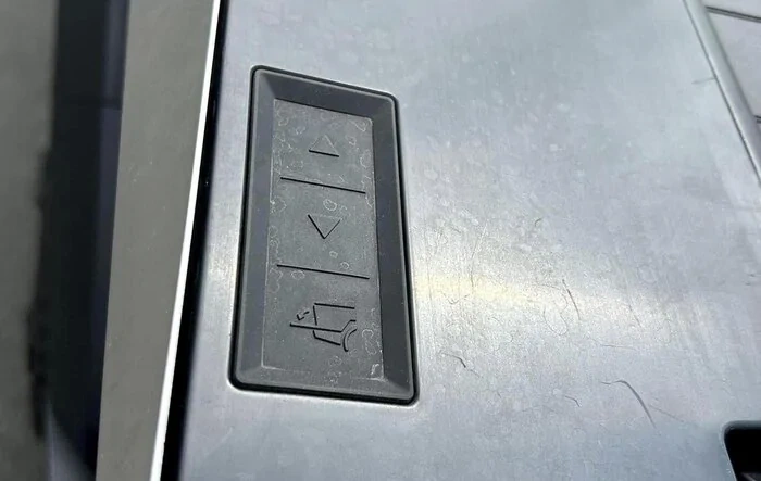 Control buttons for vault bed  - closeup pics 🔍