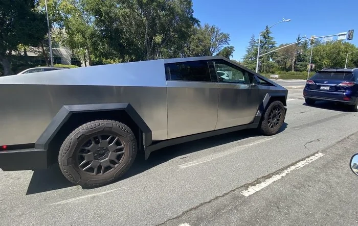 Cybertruck spotted today 9/13 showing awesome build quality & fitment