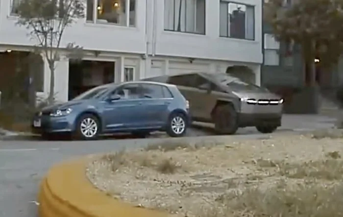 Video: Cybertruck parks into a small garage (with room to spare)!