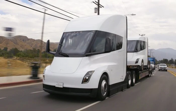 Jay Leno Drives Tesla Semi!