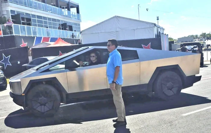Elon Musk drives Cybertruck to F1 race at Circuit of the Americas (Austin, TX) -- updated w/ video