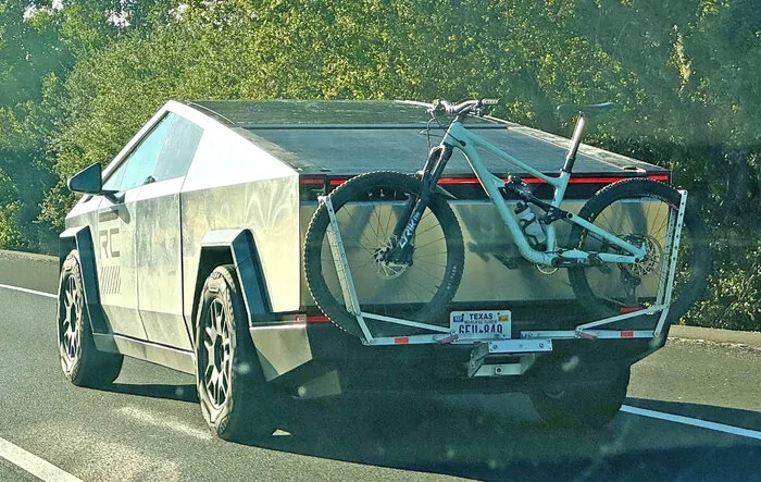 Hitch mounted bicycle / bike rack installed on Cybertruck 🚲