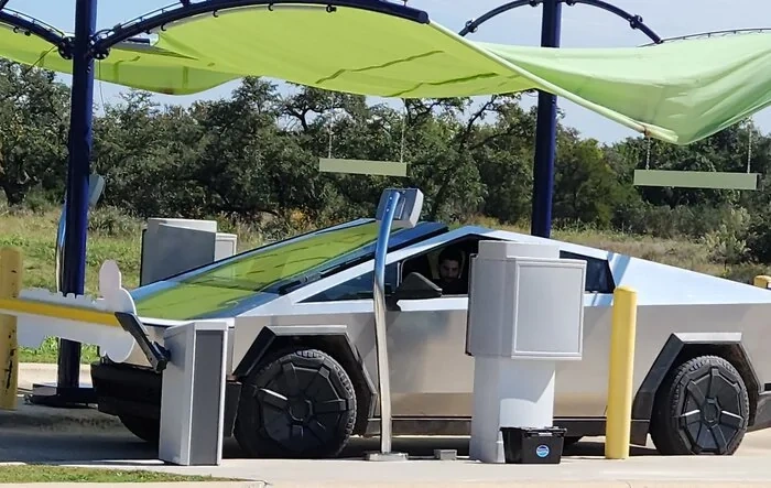 Cybertruck Carwash Testing 💦 🛀