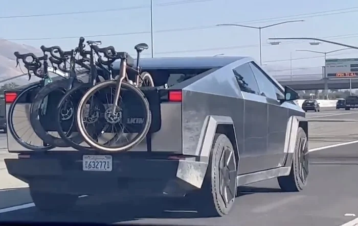 Cybertruck w/ Bike Tailgate Pad Carries 4 Bicycles in Bed (5th Possible?) 🚲