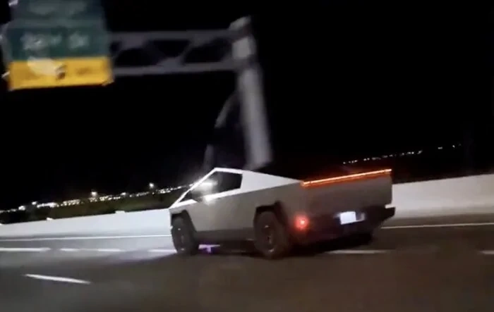 This will be a common reaction to your Cybertruck on the road 🚀🛸