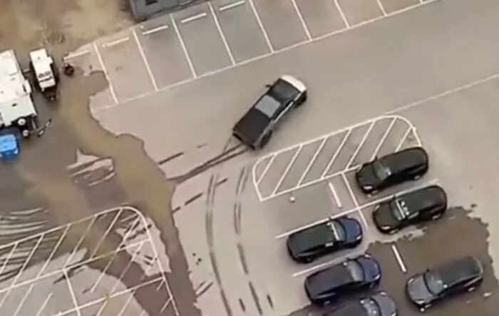 Video: 4 Wheel Steering turning radius / handling shown by Cybertruck @ Giga Texas