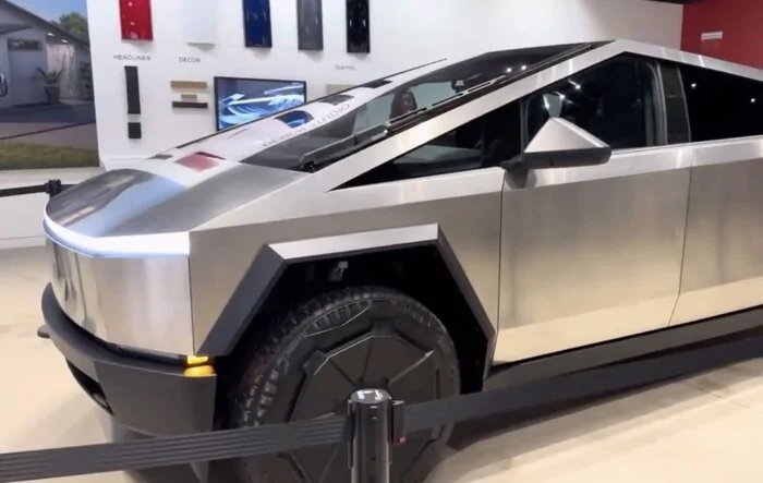First Cybertrucks in Tesla stores now! @ San Diego & San Jose first