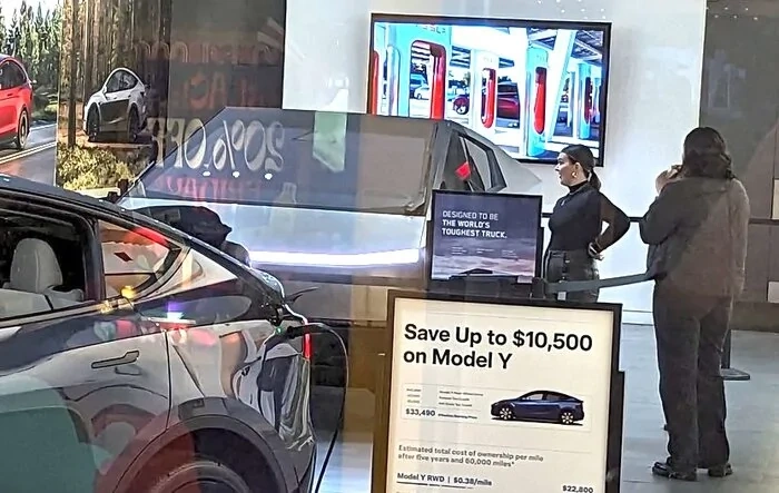 Baltimore (Owings Mills) Maryland store just got its Cybertruck!