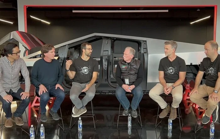Munro Live w/ Cybertruck Exoskeleton Photo : We’re not truckin’ around here 👀