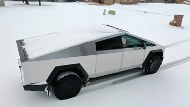 Cybertruck Snow 1.webp